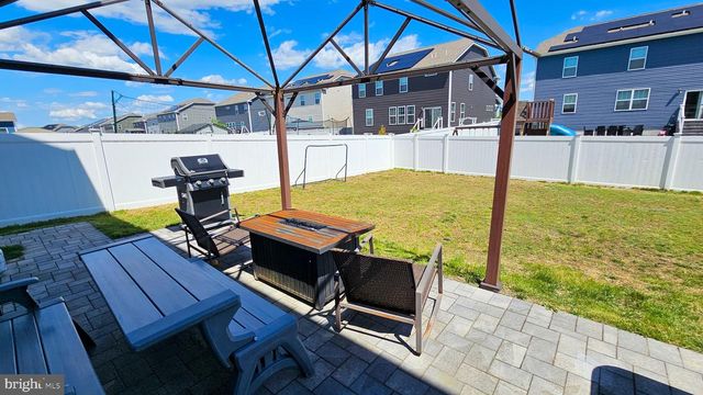 106 ASHBURN AVE, Manahawkin, NJ 08050
