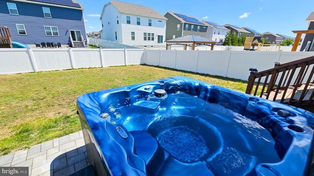 106 ASHBURN AVE, Manahawkin, NJ 08050
