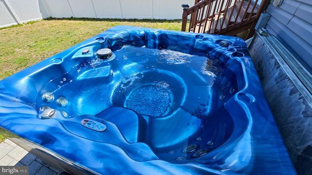 106 ASHBURN AVE, Manahawkin, NJ 08050