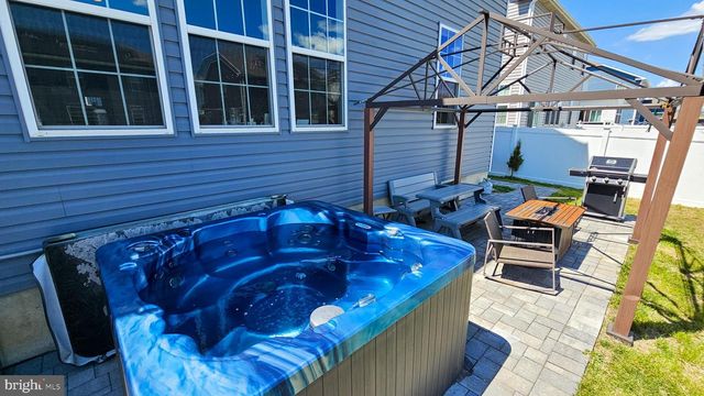 106 ASHBURN AVE, Manahawkin, NJ 08050