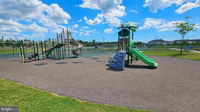 106 ASHBURN AVE, Manahawkin, NJ 08050
