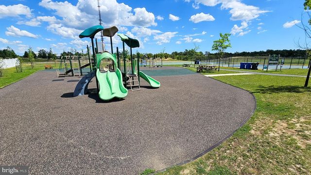 106 ASHBURN AVE, Manahawkin, NJ 08050