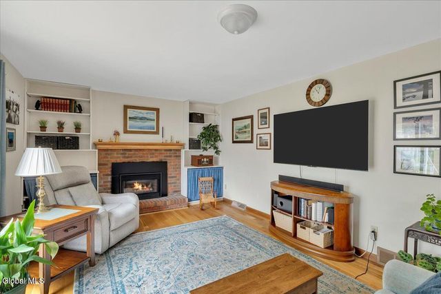 8A Jean Place, Guilderland, NY 12303
