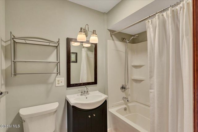 8A Jean Place, Guilderland, NY 12303
