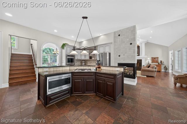 900 Hill Hollow Lane, Milford, MI 48381