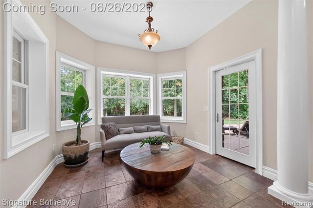 900 Hill Hollow Lane, Milford, MI 48381