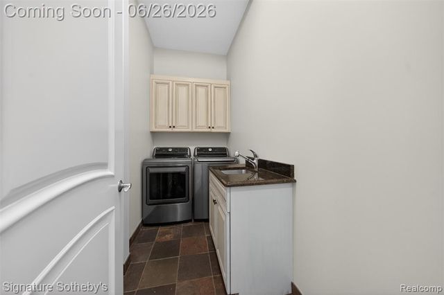 900 Hill Hollow Lane, Milford, MI 48381