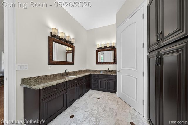 900 Hill Hollow Lane, Milford, MI 48381