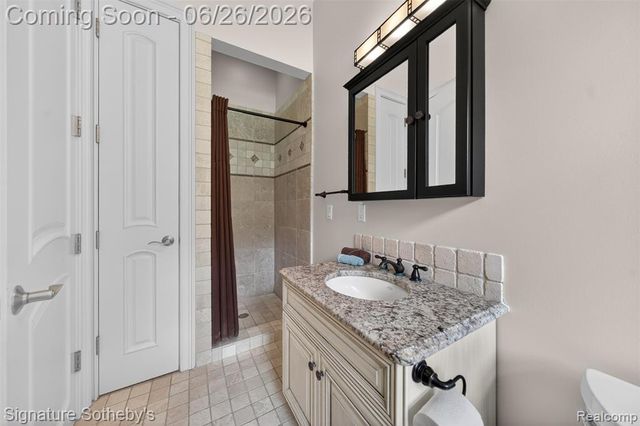 900 Hill Hollow Lane, Milford, MI 48381
