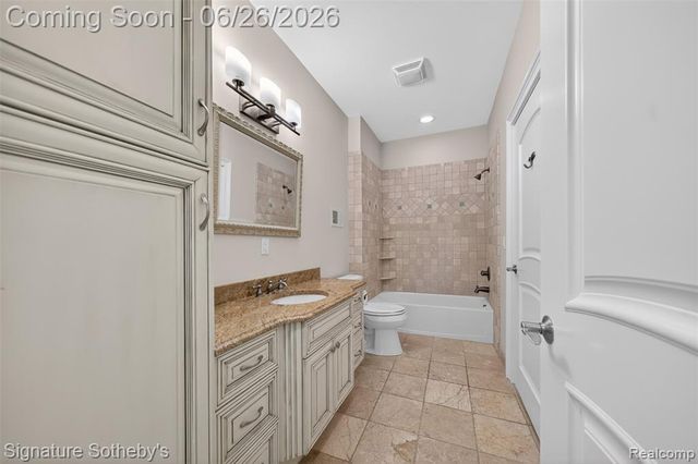 900 Hill Hollow Lane, Milford, MI 48381