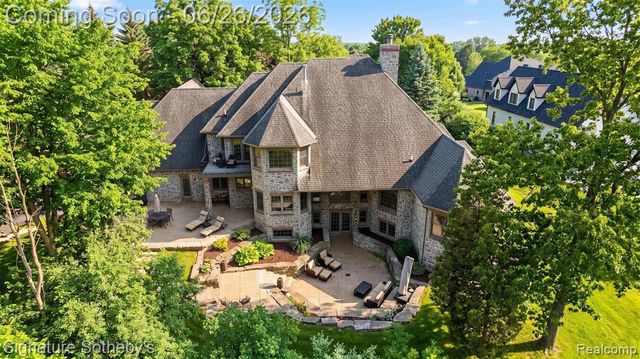 900 Hill Hollow Lane, Milford, MI 48381