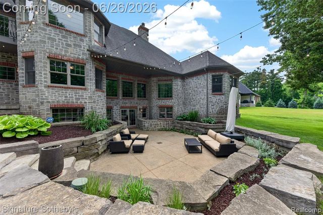 900 Hill Hollow Lane, Milford, MI 48381