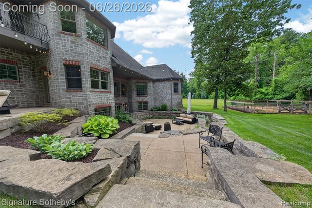 900 Hill Hollow Lane, Milford, MI 48381