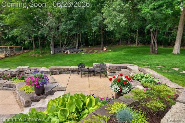 900 Hill Hollow Lane, Milford, MI 48381