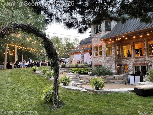 900 Hill Hollow Lane, Milford, MI 48381
