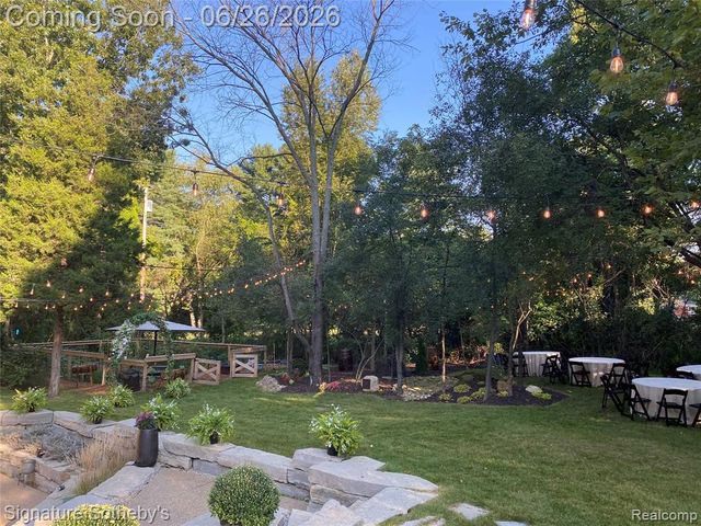 900 Hill Hollow Lane, Milford, MI 48381