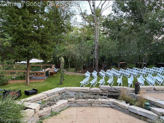 900 Hill Hollow Lane, Milford, MI 48381