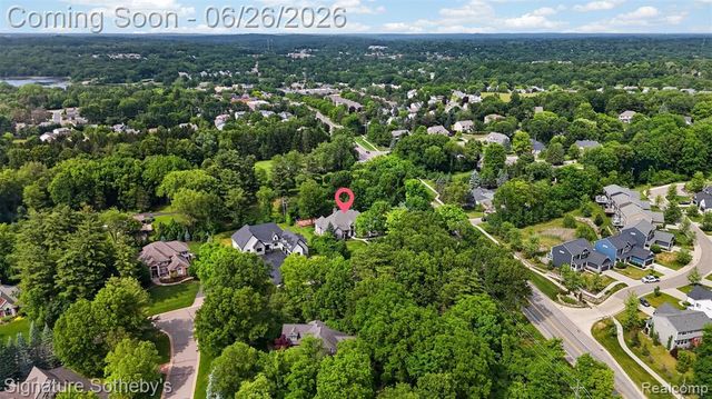 900 Hill Hollow Lane, Milford, MI 48381