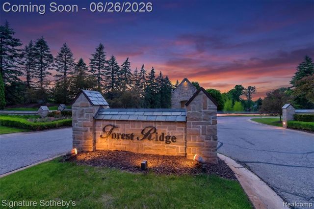 900 Hill Hollow Lane, Milford, MI 48381