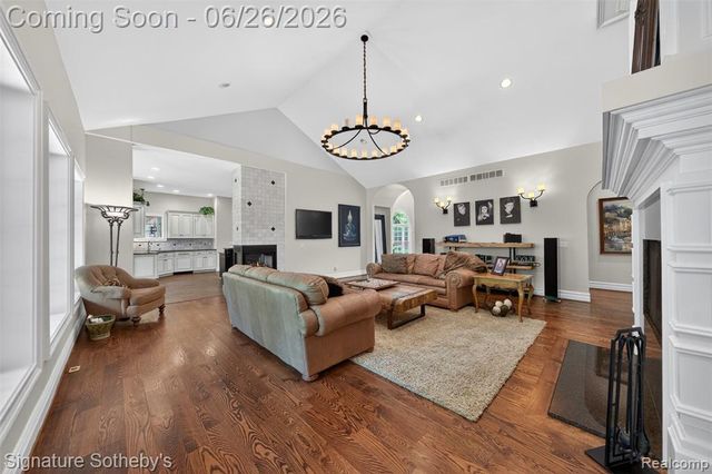 900 Hill Hollow Lane, Milford, MI 48381