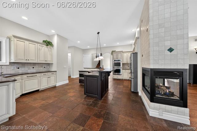 900 Hill Hollow Lane, Milford, MI 48381