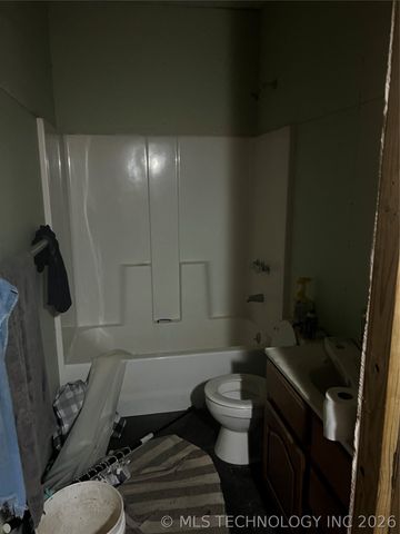 303 W Kiowa Avenue, Cleveland, OK 74020