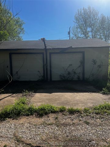 303 W Kiowa Avenue, Cleveland, OK 74020