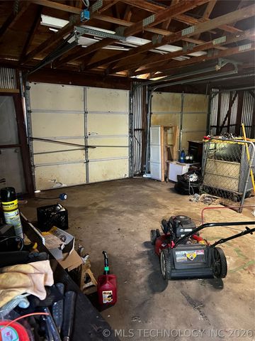 303 W Kiowa Avenue, Cleveland, OK 74020