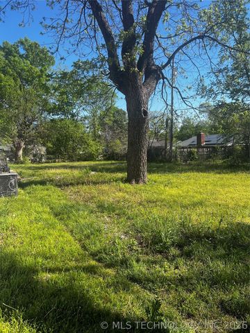 303 W Kiowa Avenue, Cleveland, OK 74020