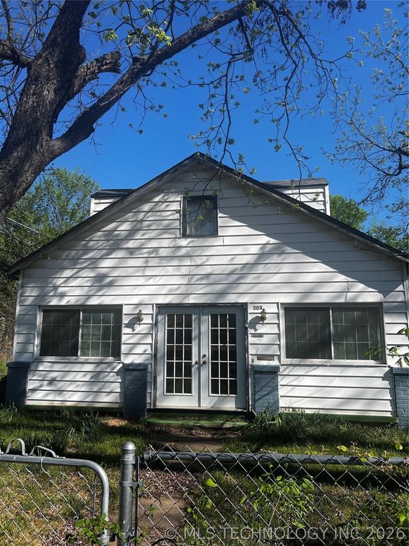 303 W Kiowa Avenue, Cleveland, OK 74020