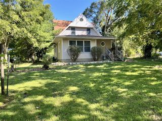 23684 N Shore Drive, Edwardsburg, MI 49112