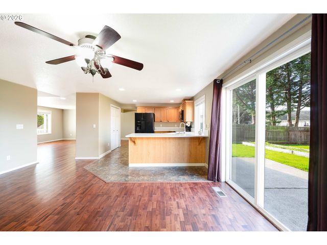 17302 Ne 2ND Loop, Vancouver, WA 98684