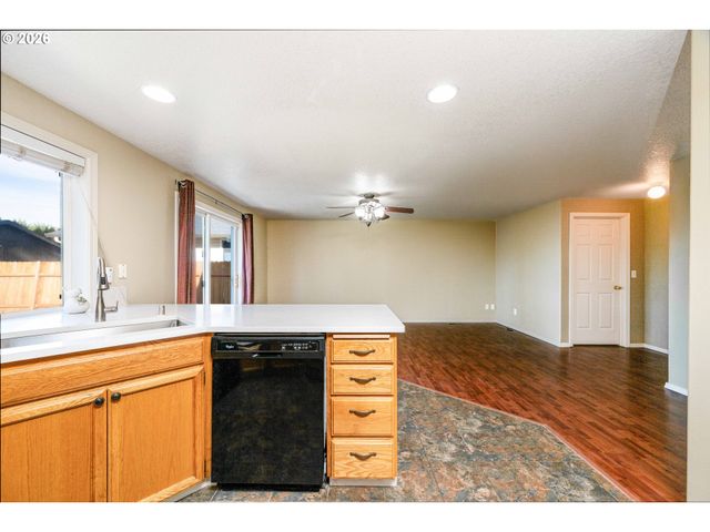 17302 Ne 2ND Loop, Vancouver, WA 98684