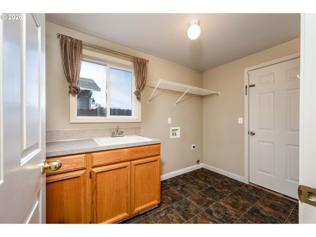17302 Ne 2ND Loop, Vancouver, WA 98684