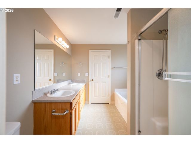 17302 Ne 2ND Loop, Vancouver, WA 98684