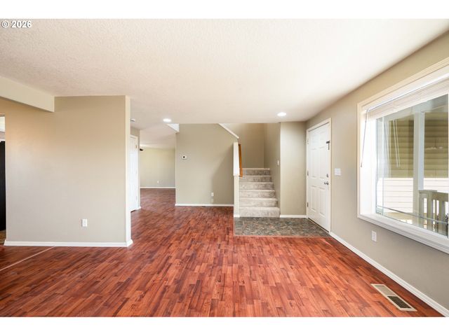 17302 Ne 2ND Loop, Vancouver, WA 98684
