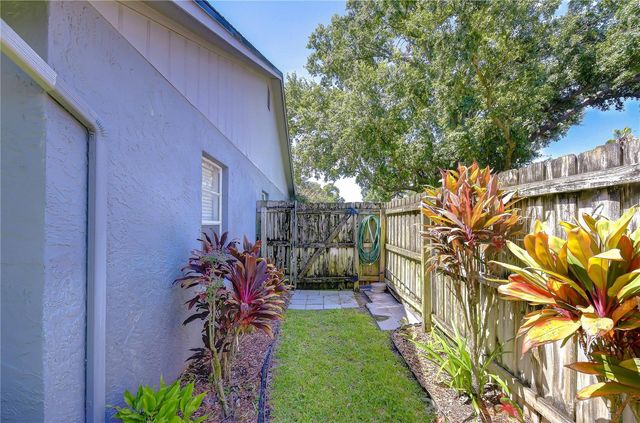 8702 HAMPDEN DRIVE, Tampa, FL 33626