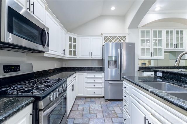 806 Hill Country Drive, Edinburg, TX 78539