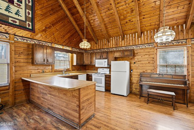 4432 E Scenic Drive, Gatlinburg, TN 37738