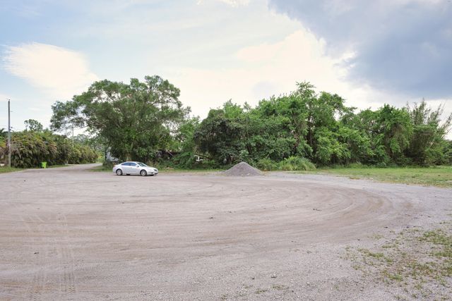 2105 Jewel Lane, Loxahatchee Groves, FL 33470