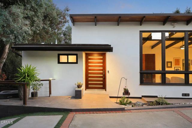 4528 El Camino Corto, La Canada Flintridge, CA 91011