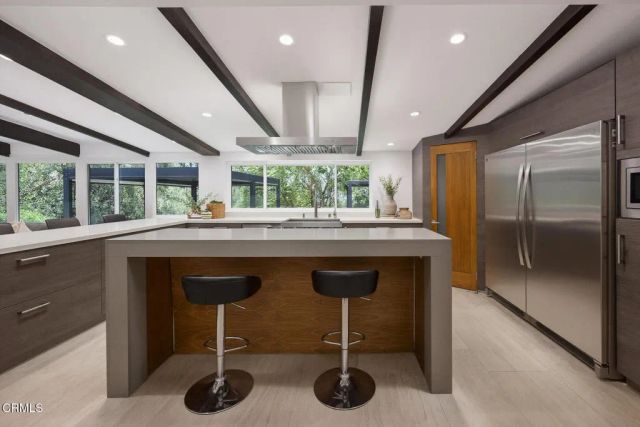 4528 El Camino Corto, La Canada Flintridge, CA 91011