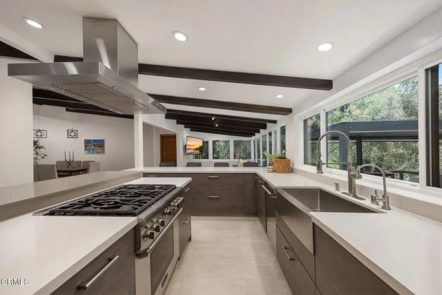 4528 El Camino Corto, La Canada Flintridge, CA 91011