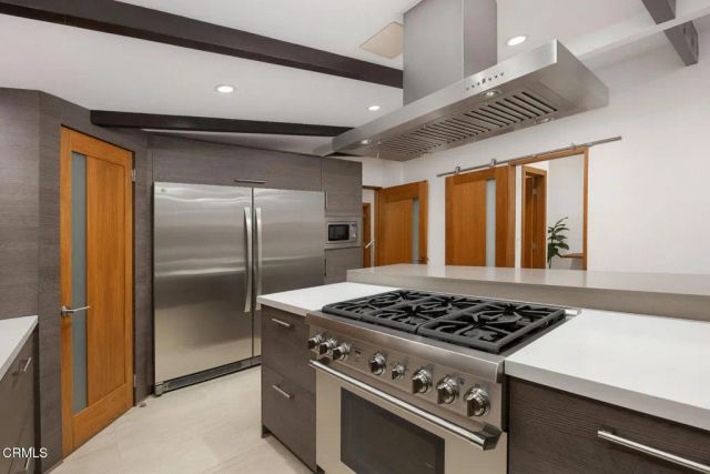 4528 El Camino Corto, La Canada Flintridge, CA 91011