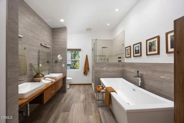 4528 El Camino Corto, La Canada Flintridge, CA 91011