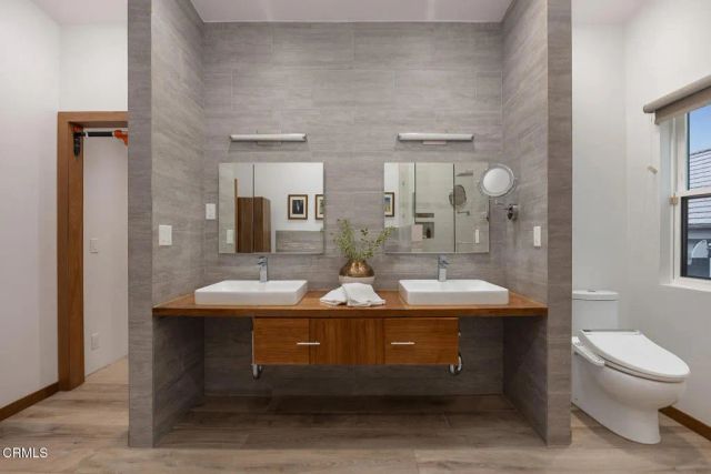 4528 El Camino Corto, La Canada Flintridge, CA 91011