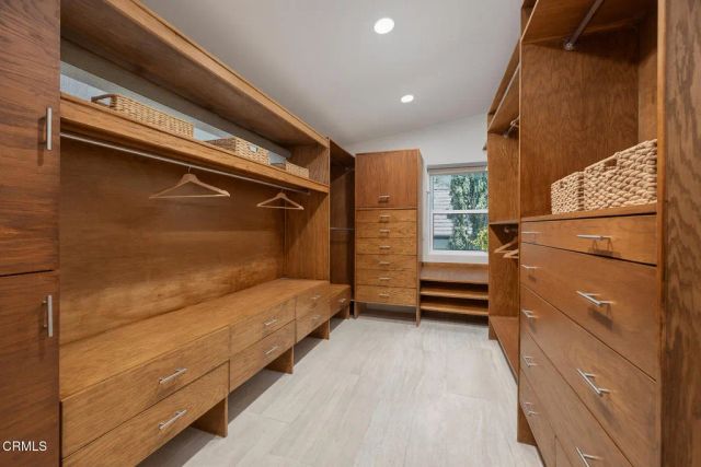 4528 El Camino Corto, La Canada Flintridge, CA 91011
