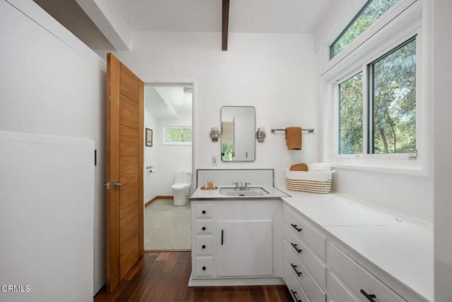 4528 El Camino Corto, La Canada Flintridge, CA 91011