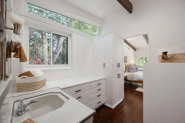 4528 El Camino Corto, La Canada Flintridge, CA 91011