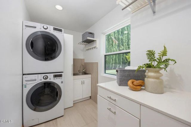 4528 El Camino Corto, La Canada Flintridge, CA 91011